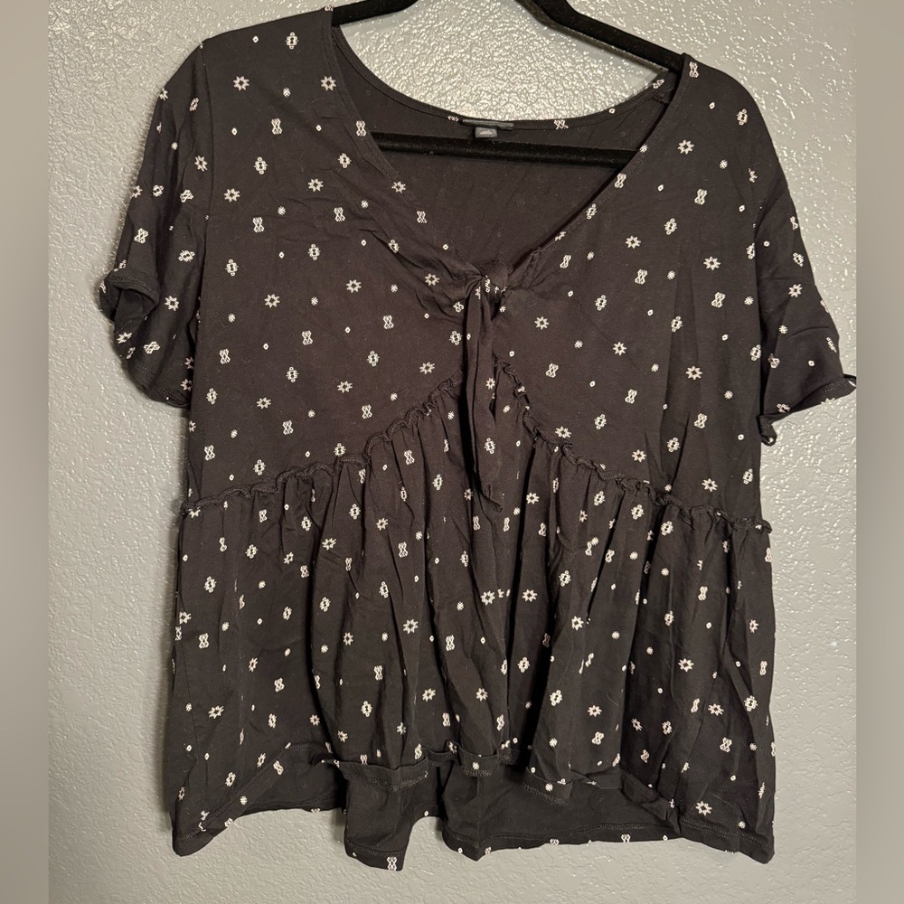 Torrid Womens Black Patterned Peplum Short Sleeve Top Shirt Size 00 M Medium